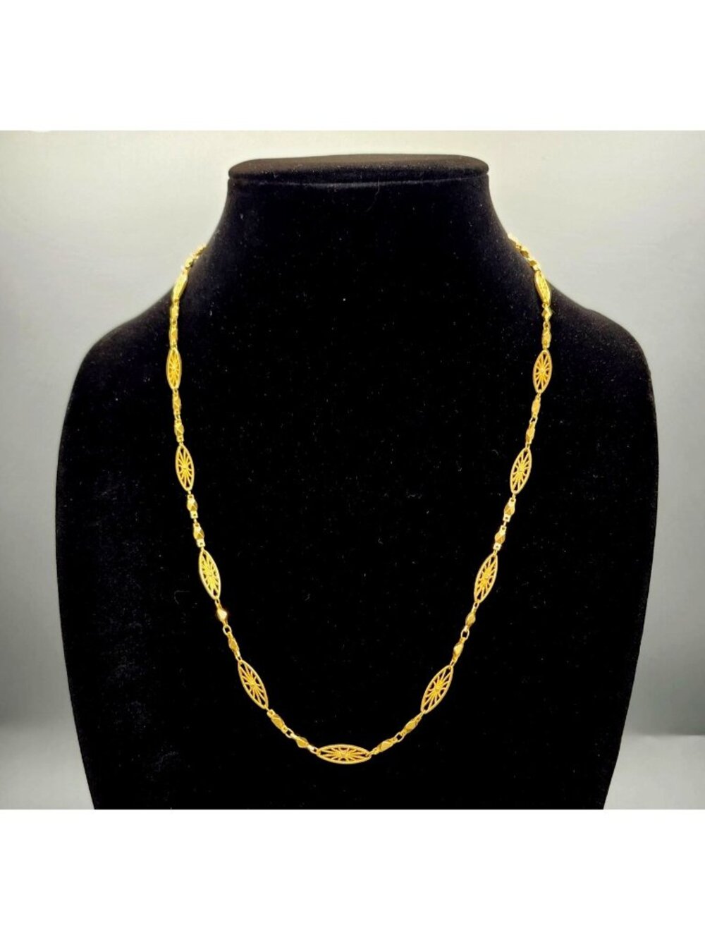 Gold-Tone Avon Filigree Oval Link Necklace With Lobster Clasp Closure Elegant &